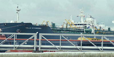 Foto van een schip in de Amsterdamse haven